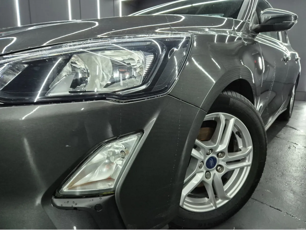 Ford Focus ZETEC 1.5 TDCI 125PS 6SPEED 4DR - Image 2