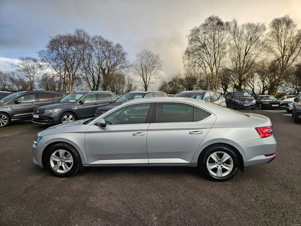 Skoda Superb STYLE 2.0tdi 150HP 4DR - Image 3