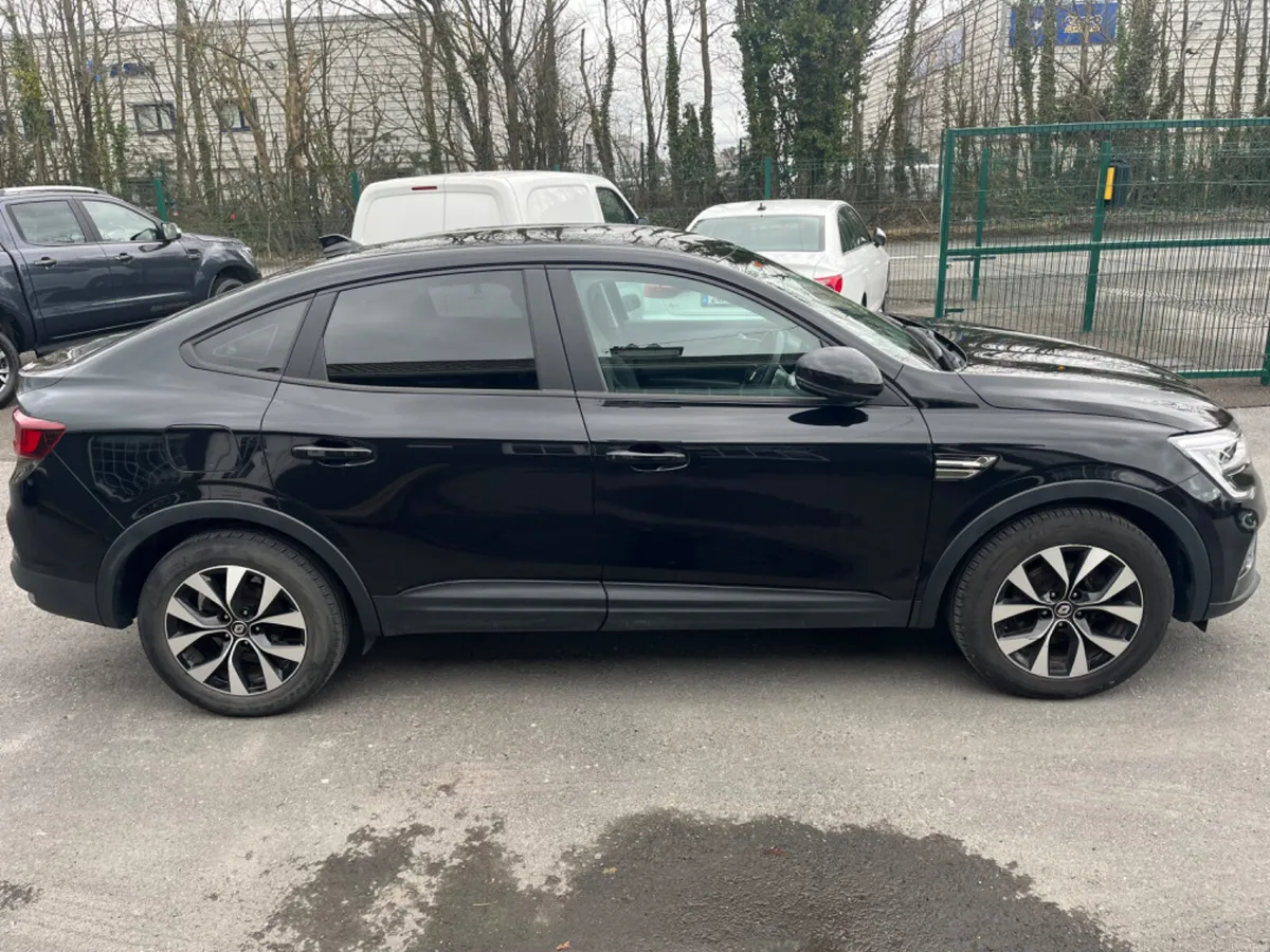 Renault Arkana Iconic E-Tech Hybrid 145 Auto - Image 2