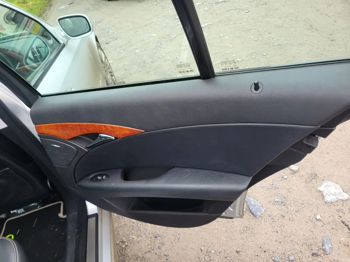 Mercedes-Benz E-Class 2008 - Image 2