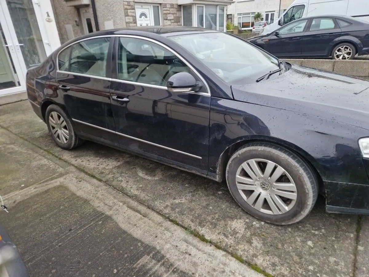 2008 Volkswagen Passat - Image 2