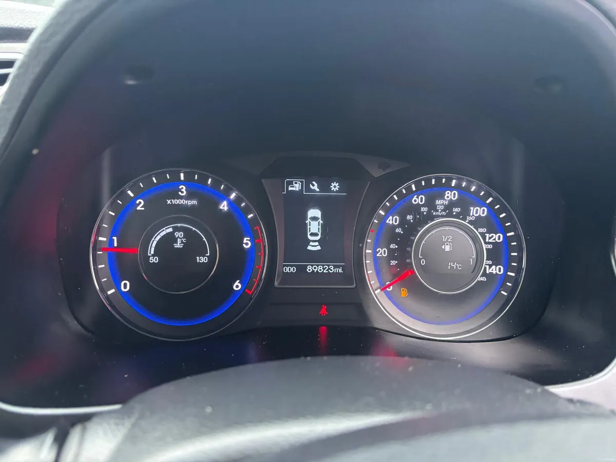 Hyundai i40 2018  ESTATE  DIESEL   FINANCE  NCT 28 - Image 4