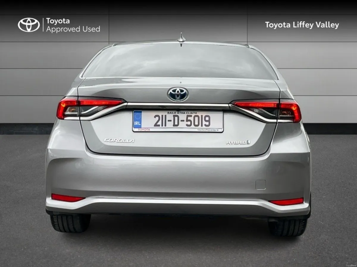Toyota Corolla COROLLA HYBRID LUNA SPORT SALOON - Image 4