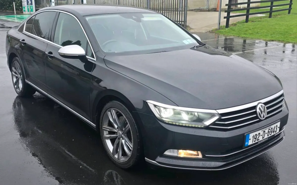 2019 vw passat - Image 1