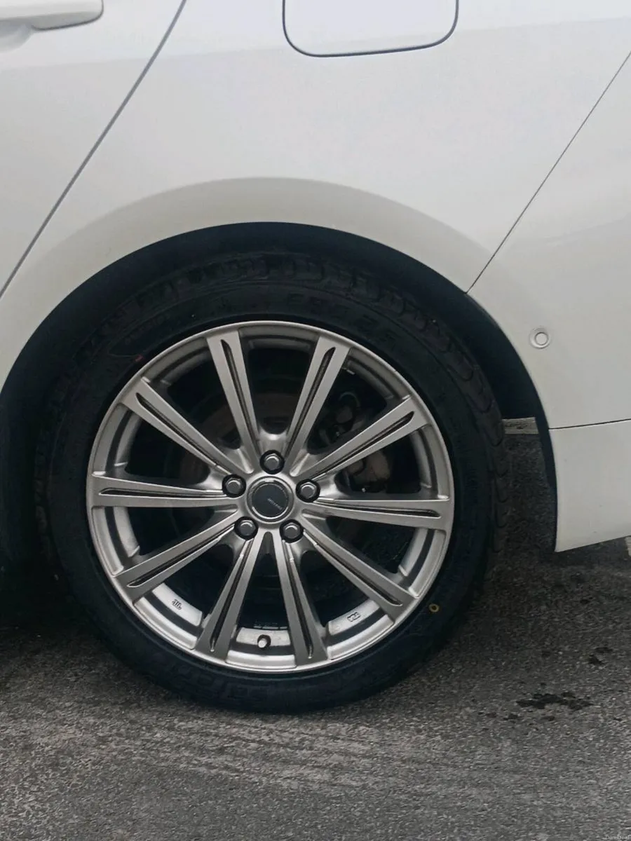 2018 Toyota Prius 'pearl' - Image 4