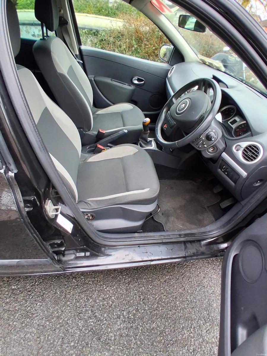 Renault Clio Estate - Image 4