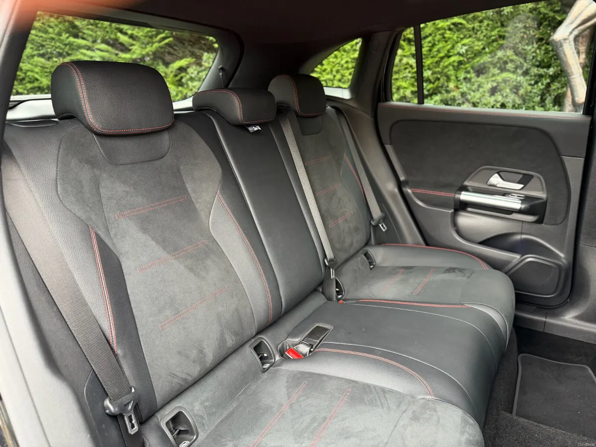2023 Mercedes-Benz GLA 250e AMG 1 owner - Image 5