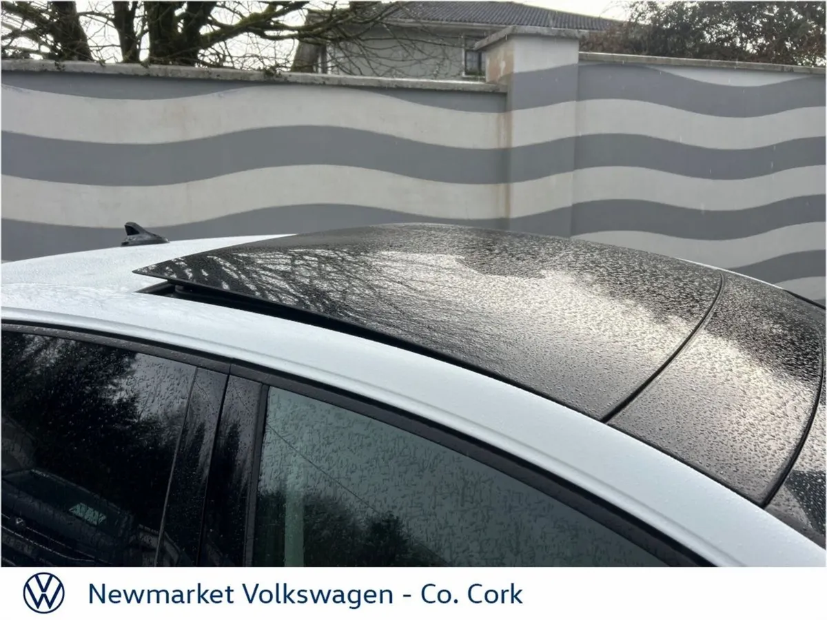 Volkswagen Golf 2.0TDI STYLE DSG SUNROOF AUTOMATIC - Image 4