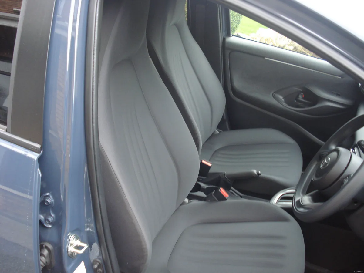 2025 Toyota Yaris - Image 5