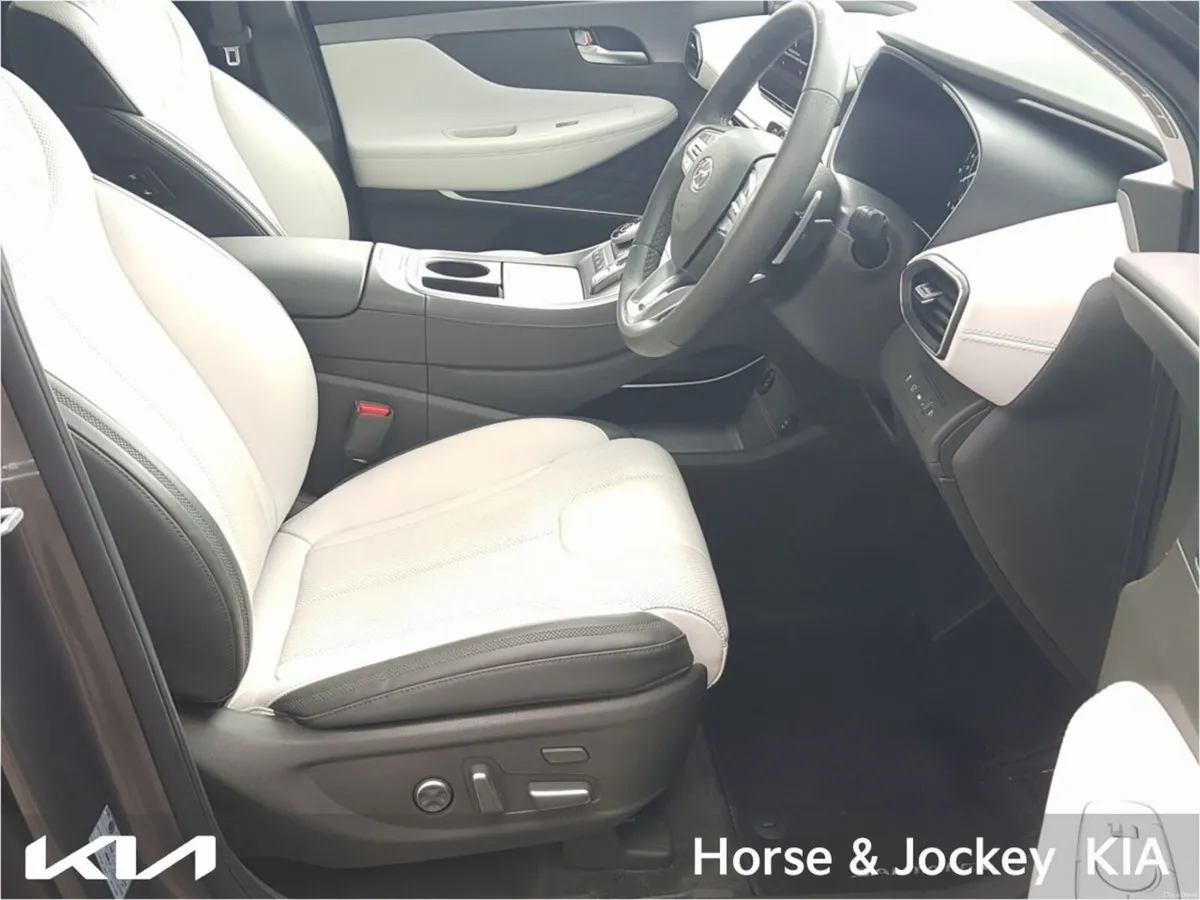 Hyundai Santa Fe 1.6 PHEV 4WD Premium Auto - Image 3