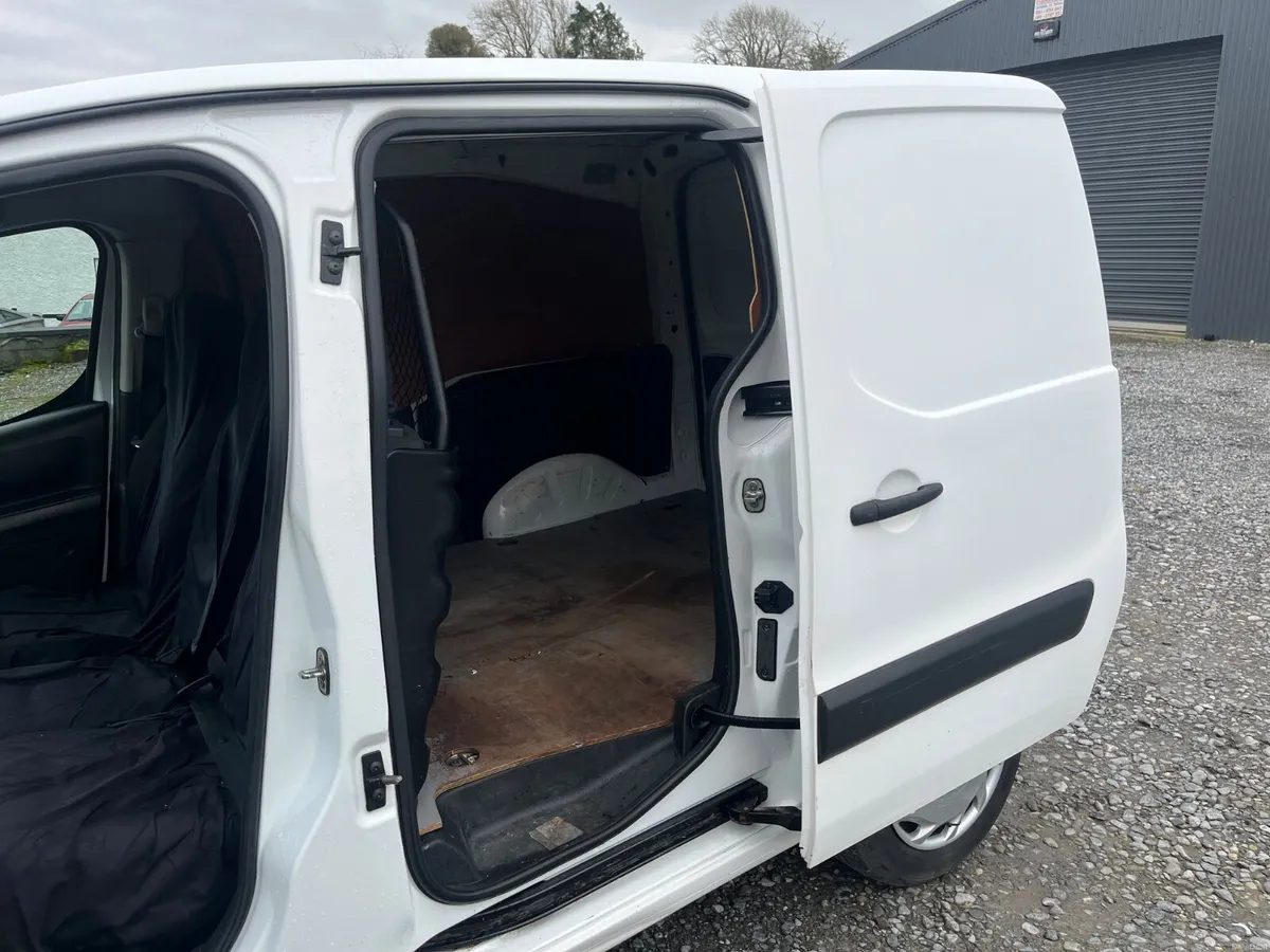 2018 Peugeot Partner 3 seater - Image 6