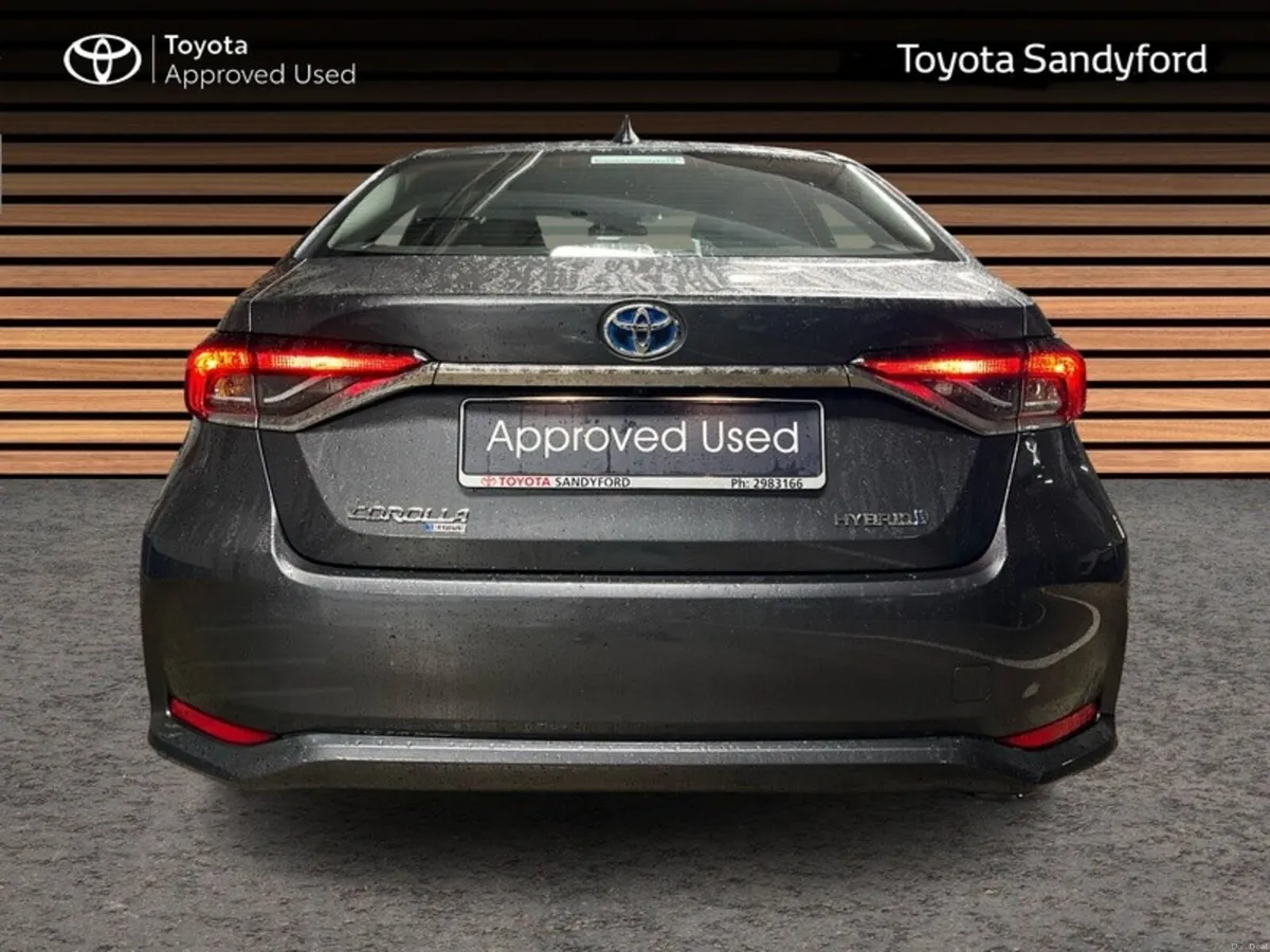 Toyota Corolla HYBRID LUNA AUTO SALOON // TOYOTA S - Image 4