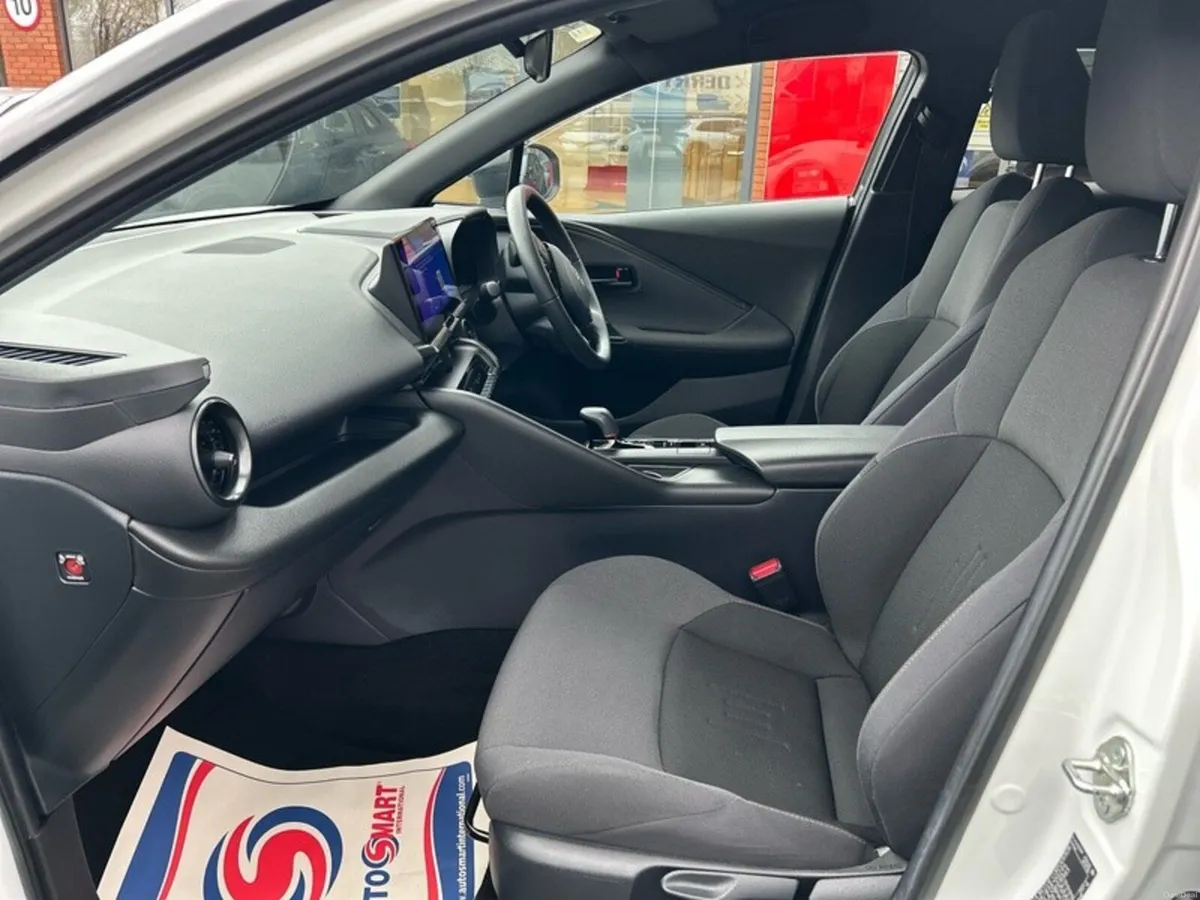 Toyota C-HR HYBRID SPORT+ - Image 6