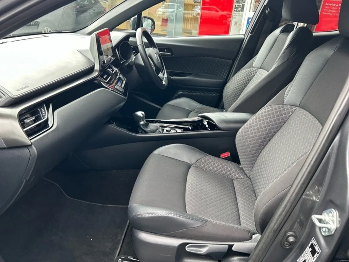 Toyota C-HR HYBRID SPORT - Image 6