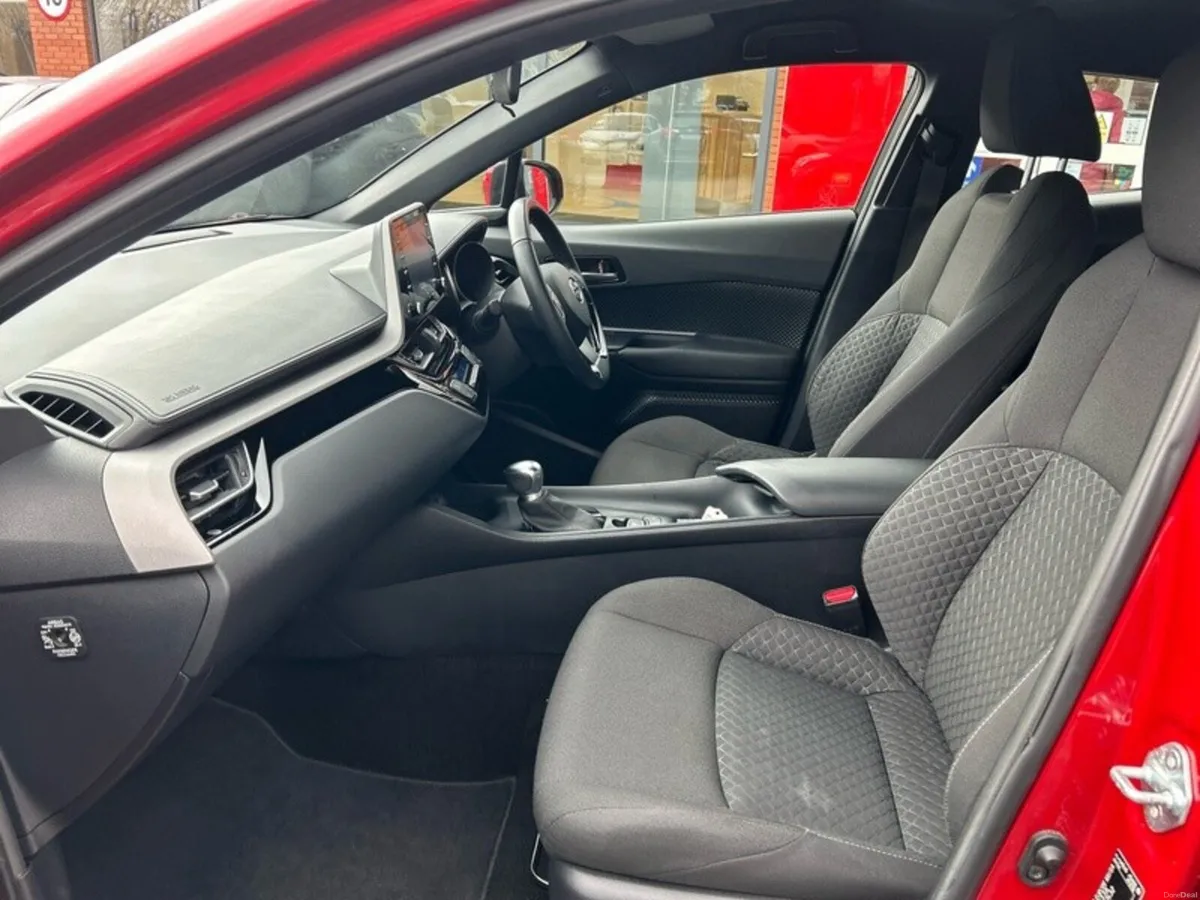 Toyota C-HR LUNA 4DR AUTO - Image 6
