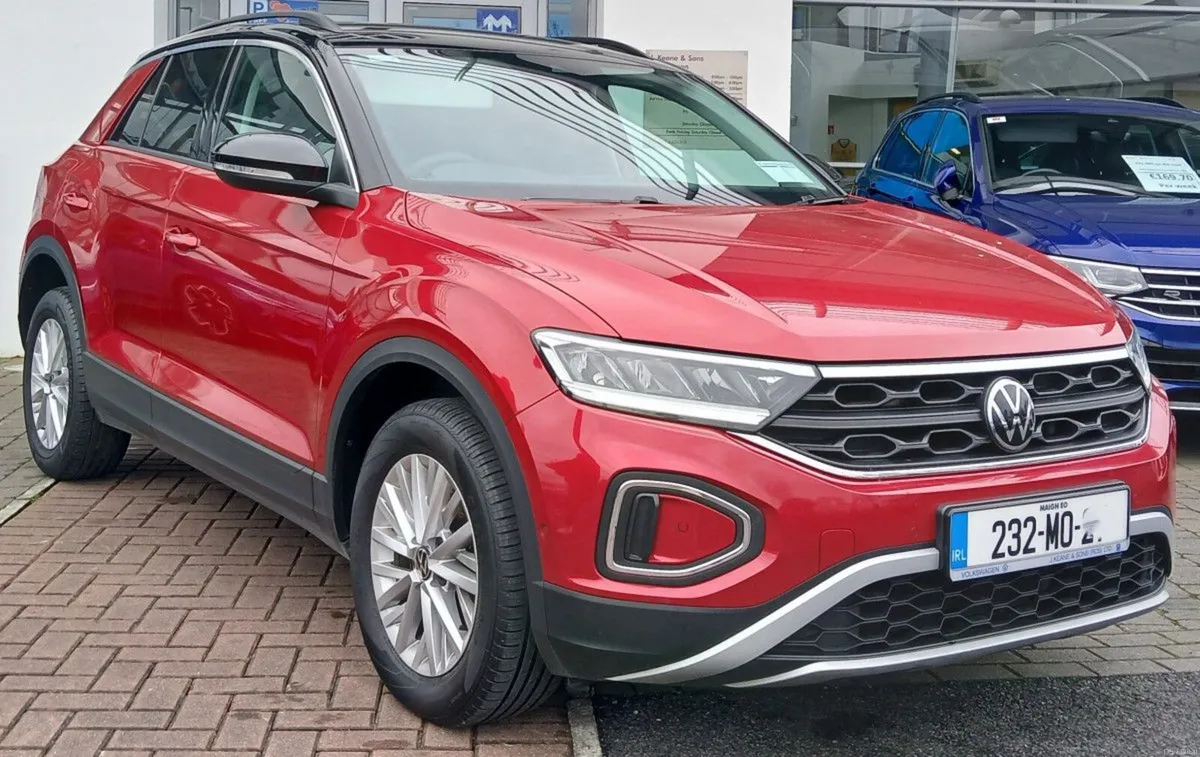 Volkswagen T-Roc Life 2.0 TDI 116HP **REAR VIEW CA - Image 1