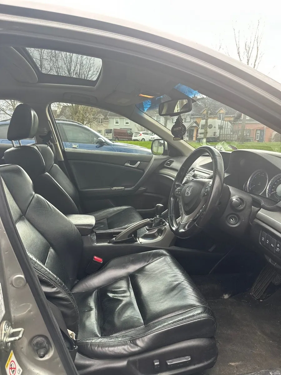 Honda accord 2009 - Image 4