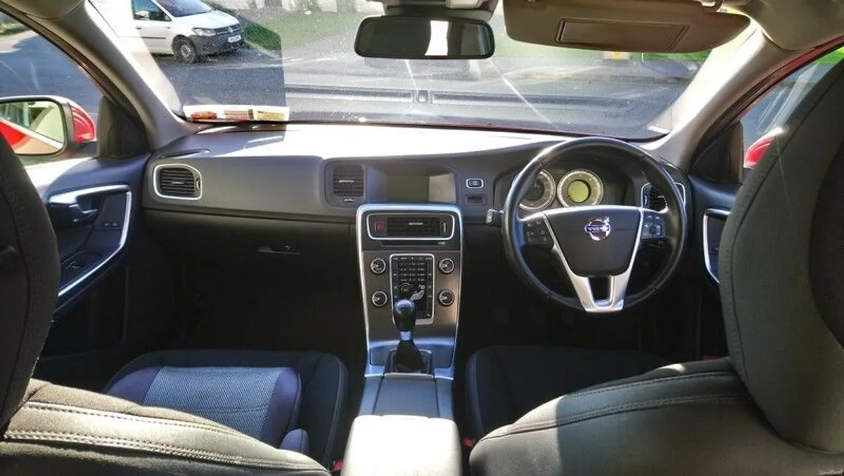 2013 Volvo V60 - Image 2