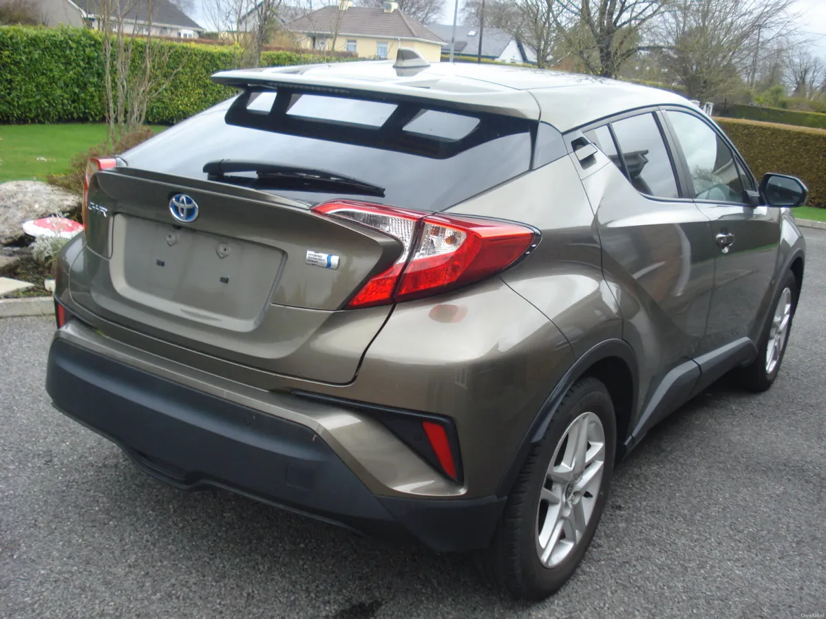 2021 Toyota CHR HYBRID - Image 4