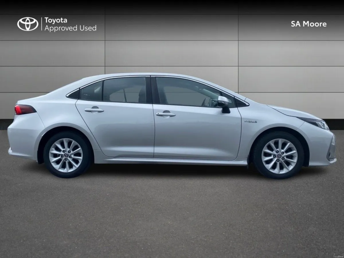 Toyota Corolla HYBRID LUNA SALOON - Image 3
