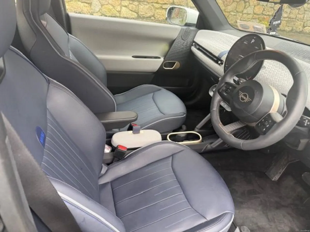 Mini Cooper 2025 - Image 3