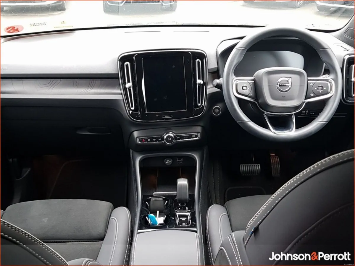Volvo XC40 T4 197bhp PHEV R-Design - Two Year Volv - Image 2