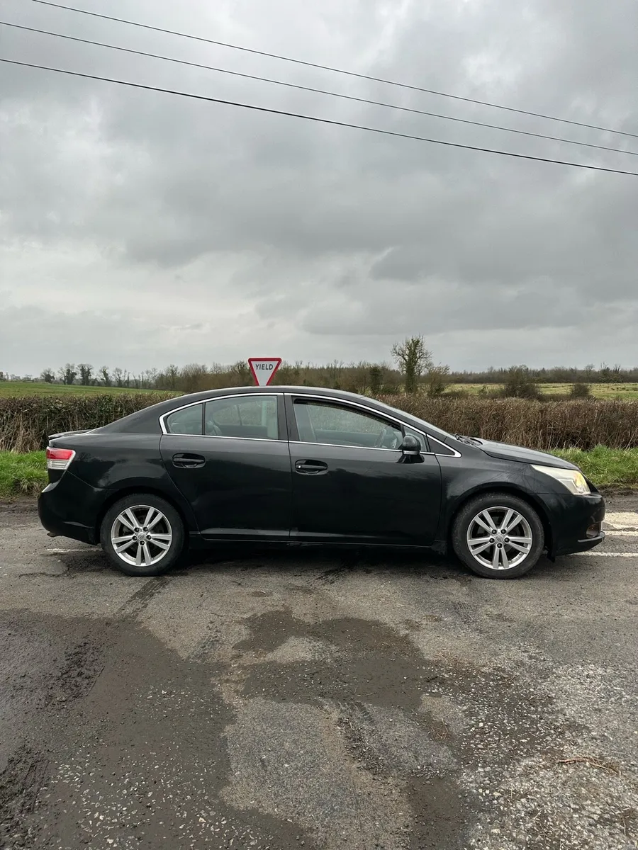 2010 Toyota Avensis - Image 2