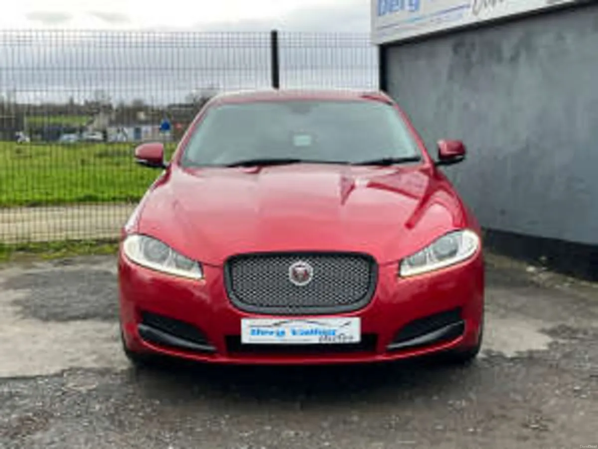 JAGUAR XF 2.2 XF Luxury D Auto 4dr - Image 2