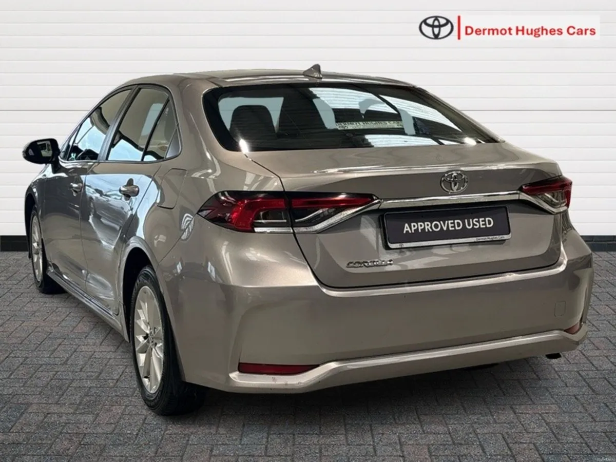 Toyota Corolla 1.6P AURA SALOON PETROL MANUAL - Image 2