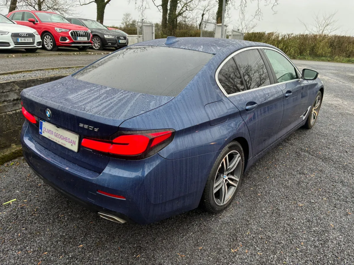 BMW 5-Series 520D SE AUTO (PRIVACY GLASS+CAMERA+BL - Image 2