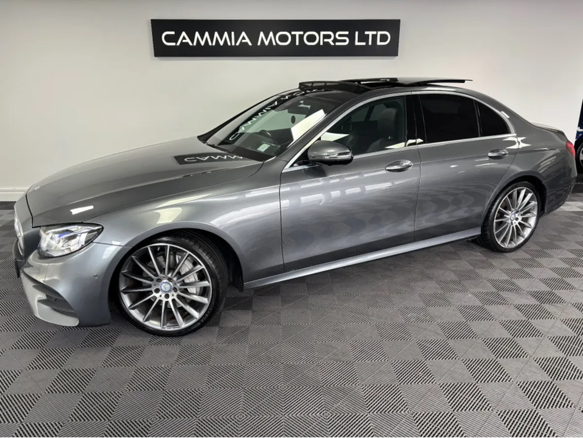 Mercedes-Benz E-Class *MERCEDES E220D* *SUNROOF* * - Image 4