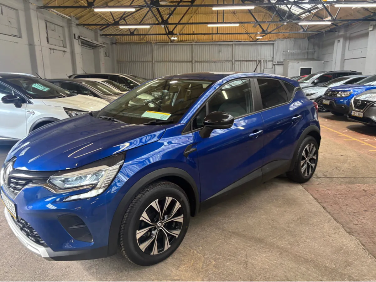 Renault Captur EVOLUTION TCE 140 AUTO MY23 5DR - Image 2