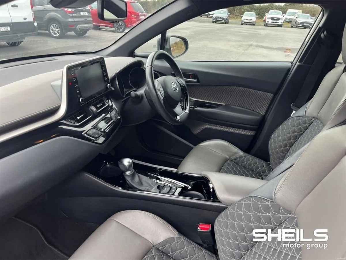 Toyota C-HR 1.8 HYBRID SOL - Image 4
