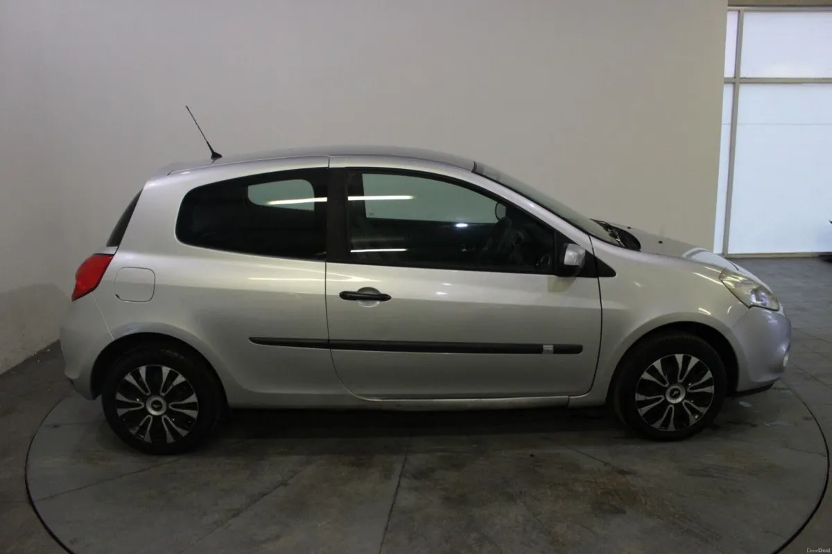 Renault Clio 1.2  3DR 16V ROYALE ECO2- TENDER 33 - Image 3