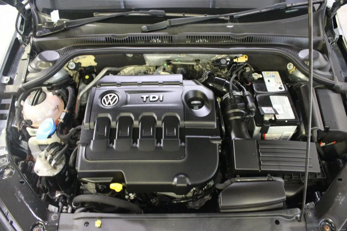 Volkswagen Jetta 2.0 TDI 110HP Comfortline - TENDE - Image 4