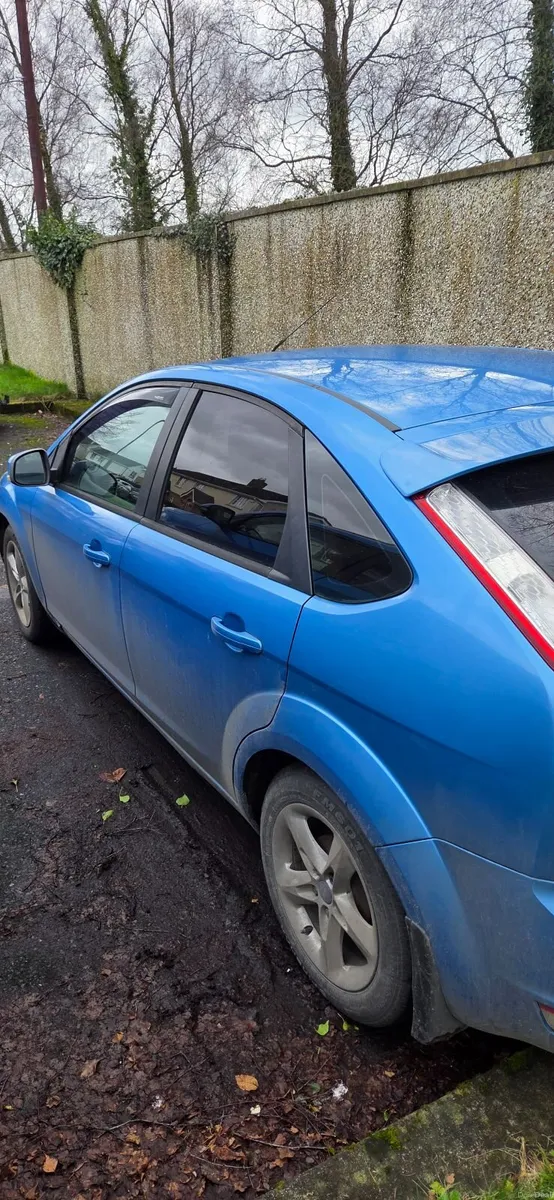 Ford Focus 2010 - Image 2