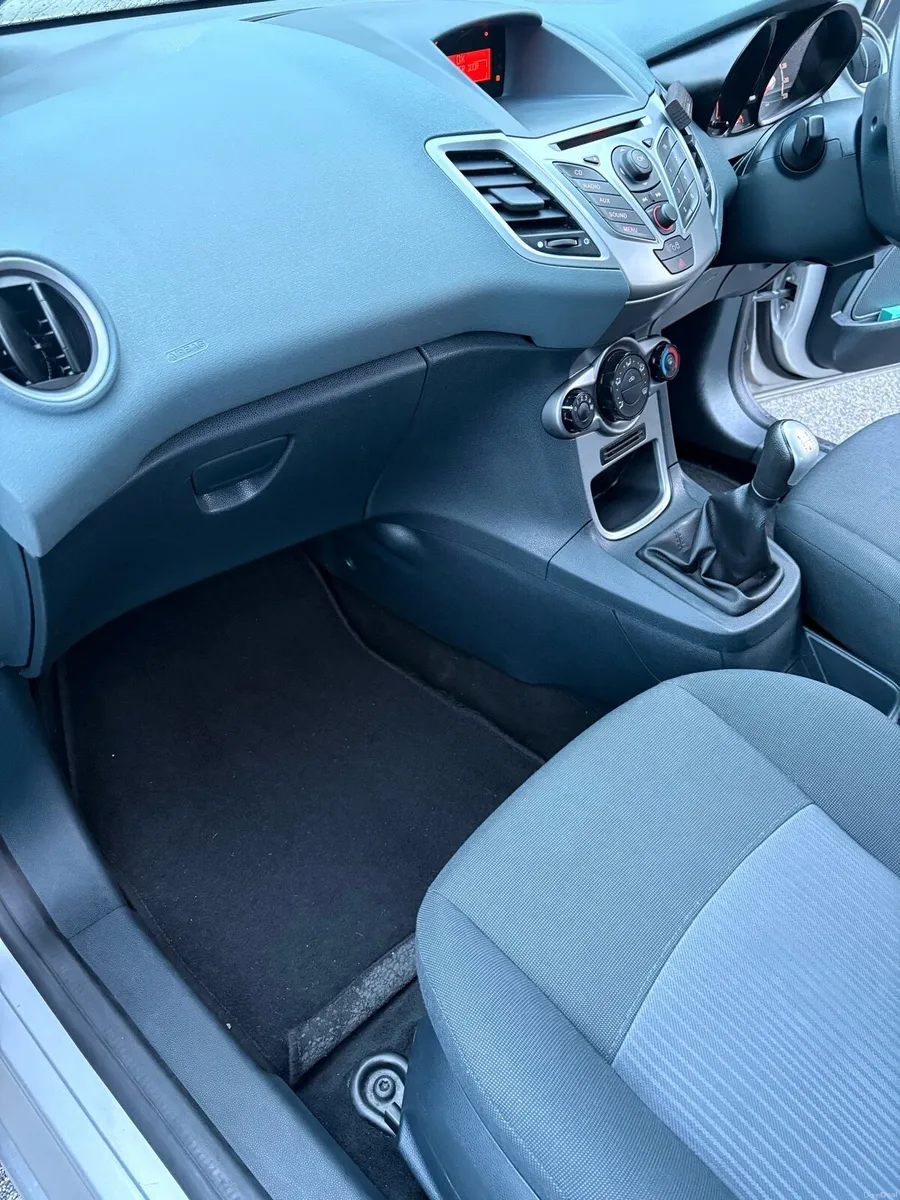 Ford Fiesta 2010 - Image 4