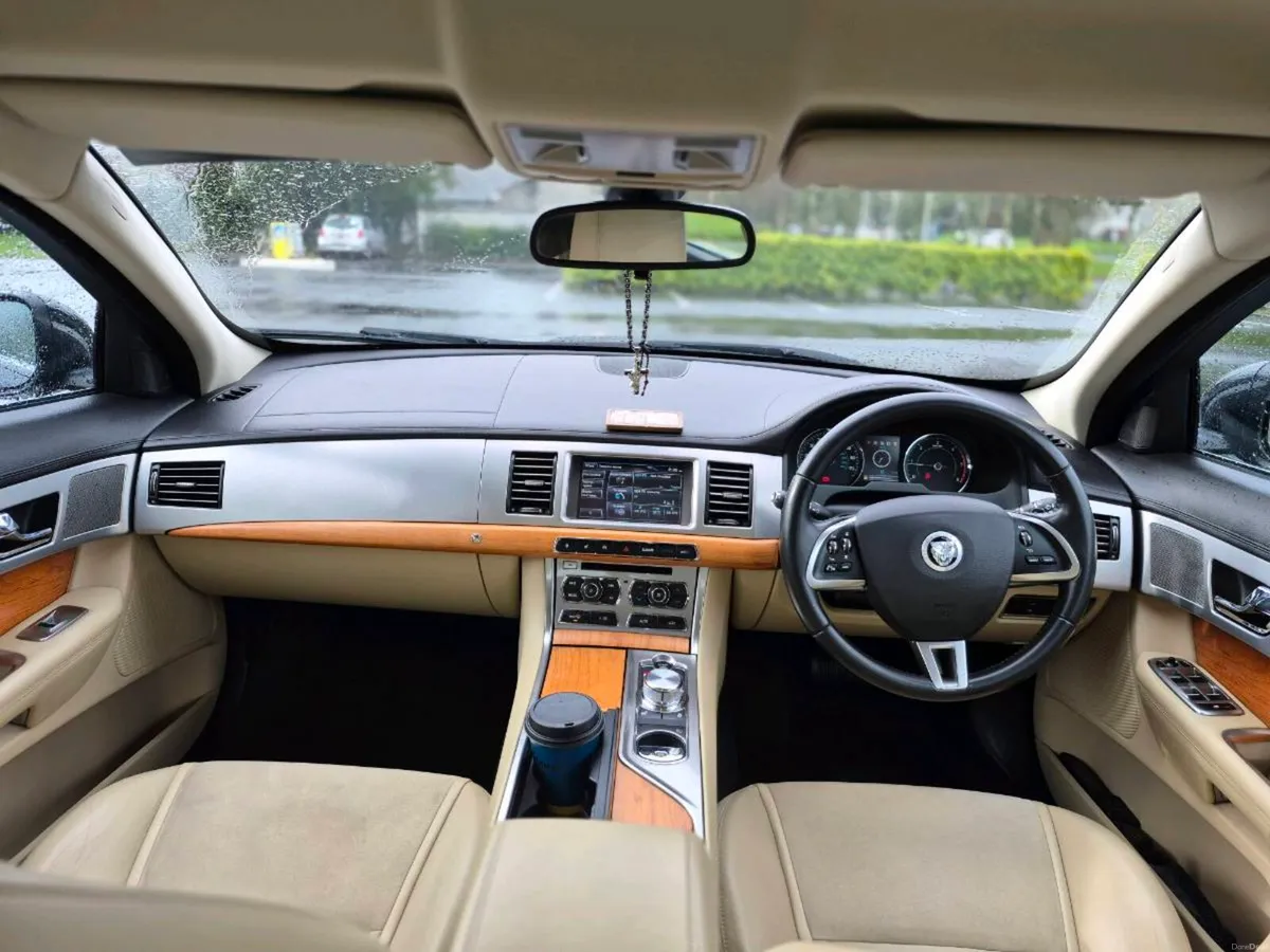 Jaguar XF 2012 - Image 4