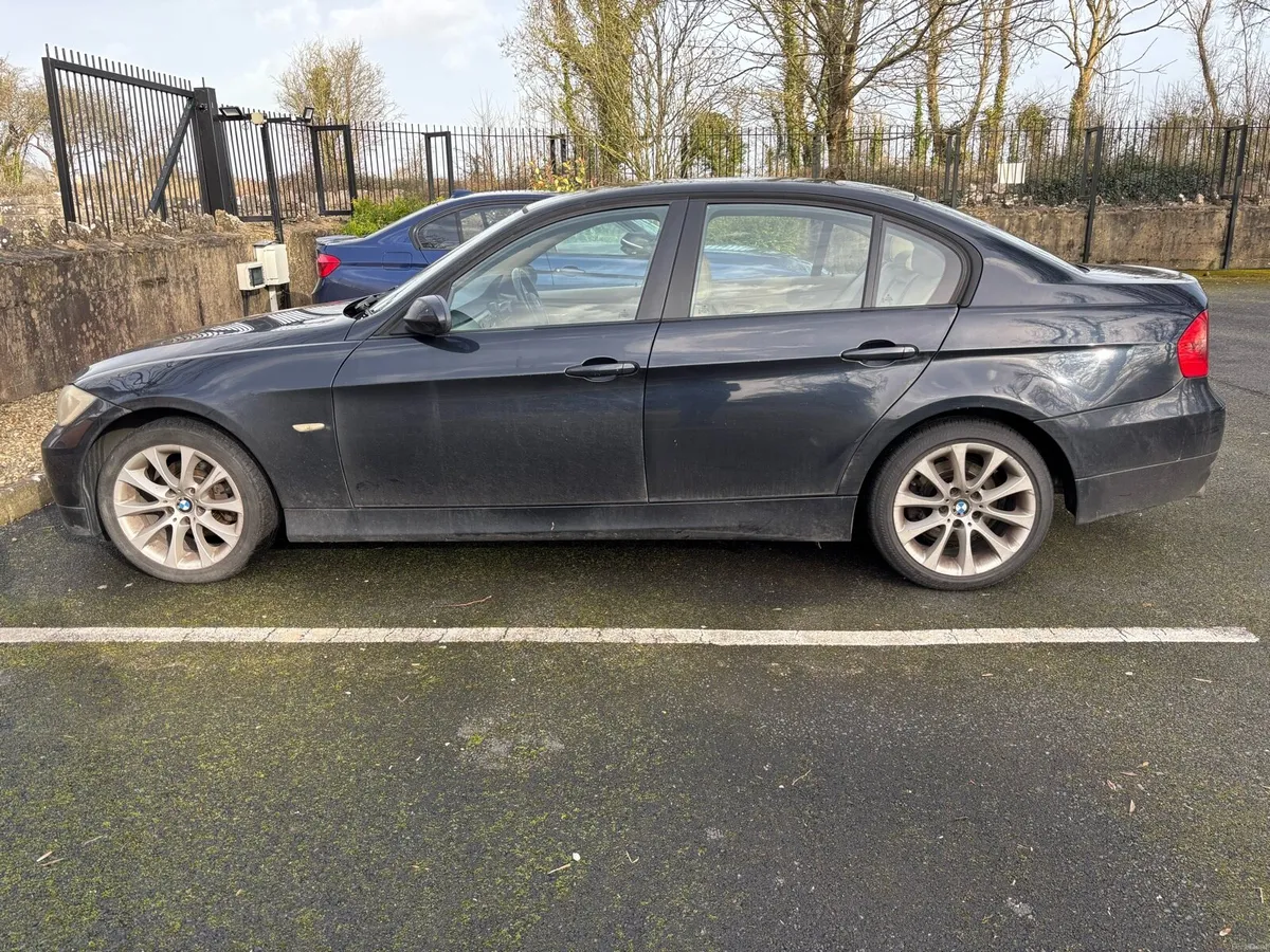 2009 BMW 3-series - Image 2