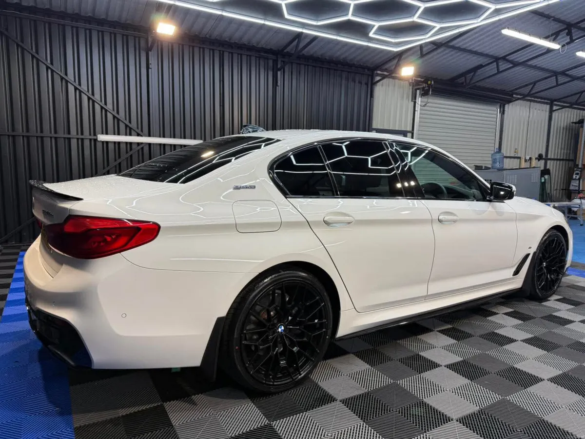 BMW 5-Series M Sport Hybrid 2018 - Image 4