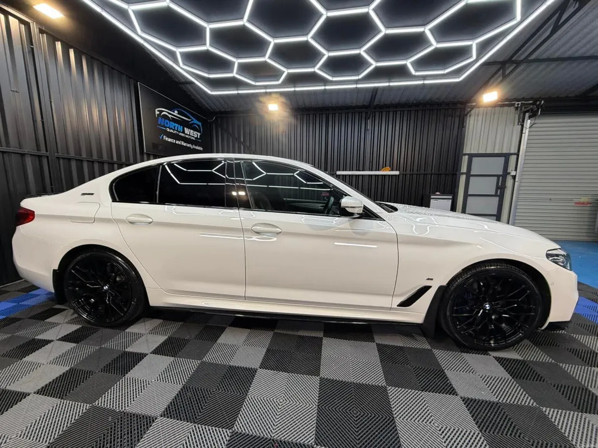BMW 5-Series M Sport Hybrid 2018 - Image 3
