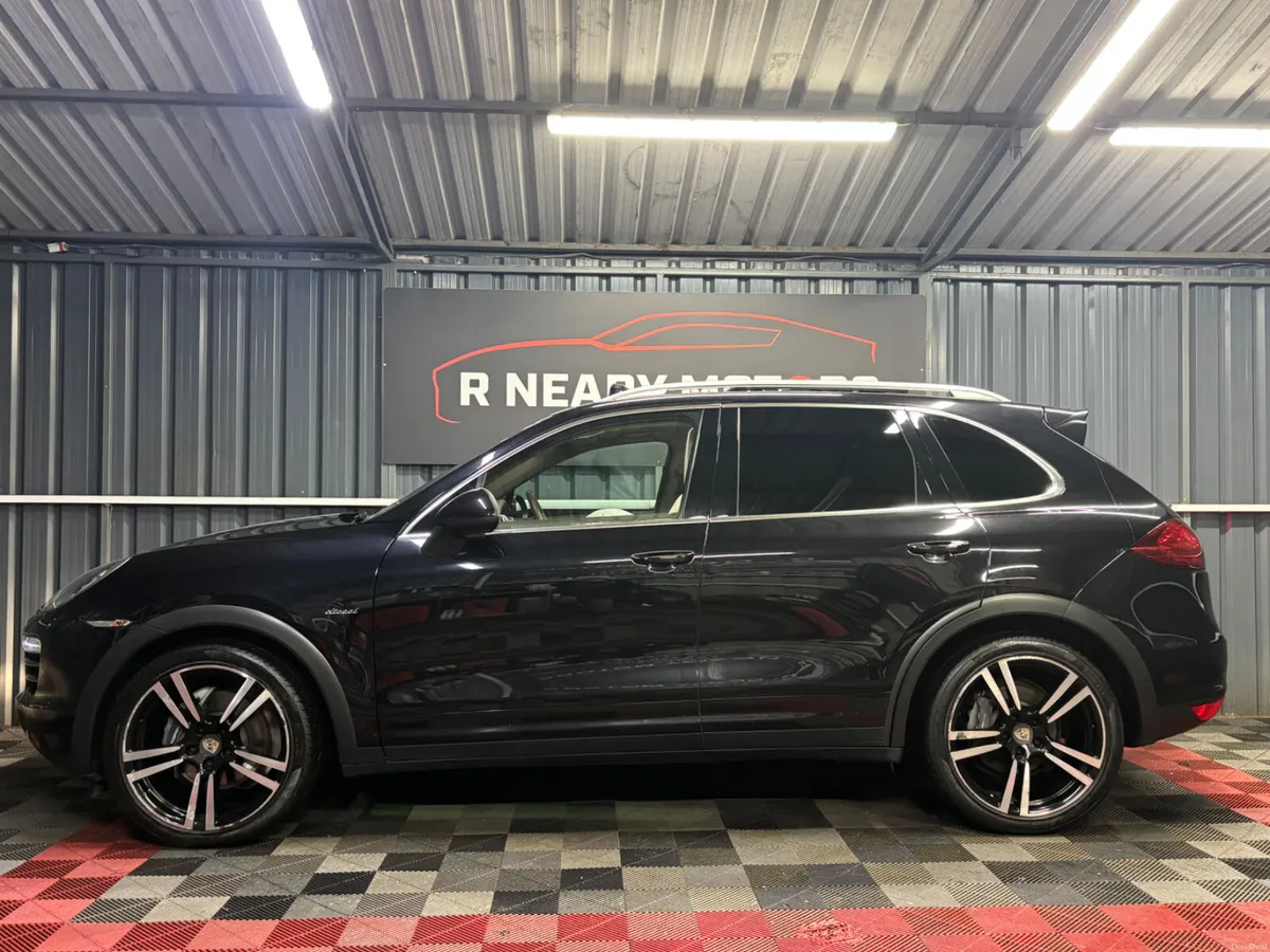 2012 Porsche Cayenne  3.0D Sport Model - Image 3