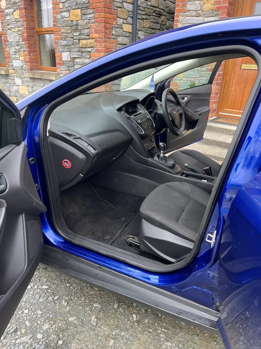2015 ford focus 1.5 zetec - Image 2