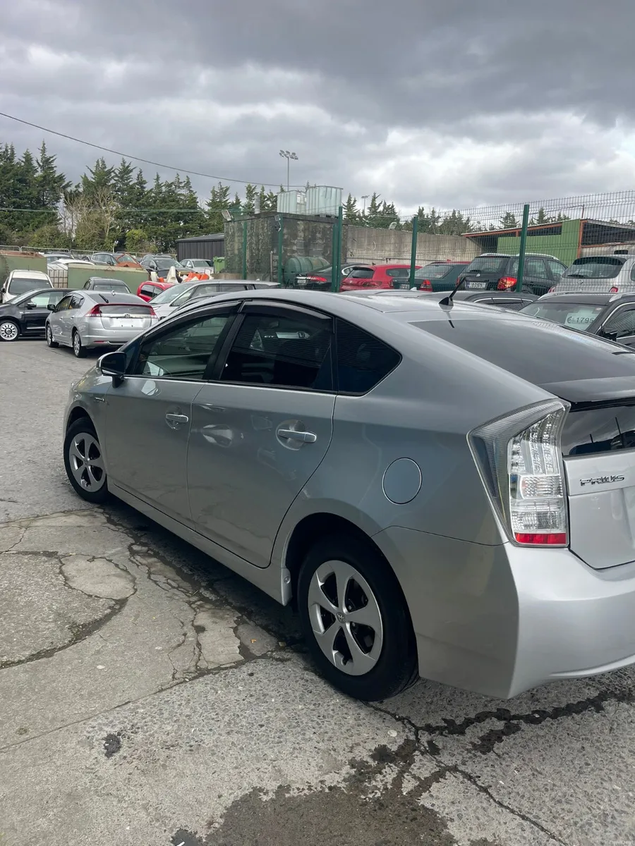Toyota prius - Image 3