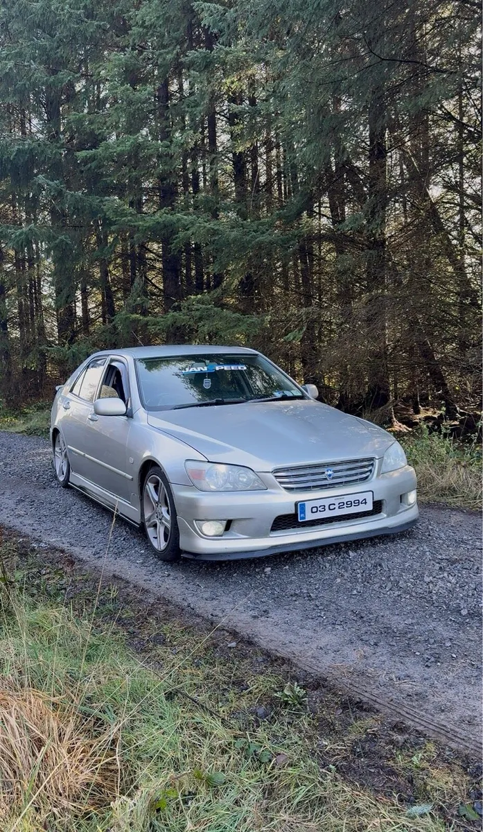 Lexus is200 - Image 1