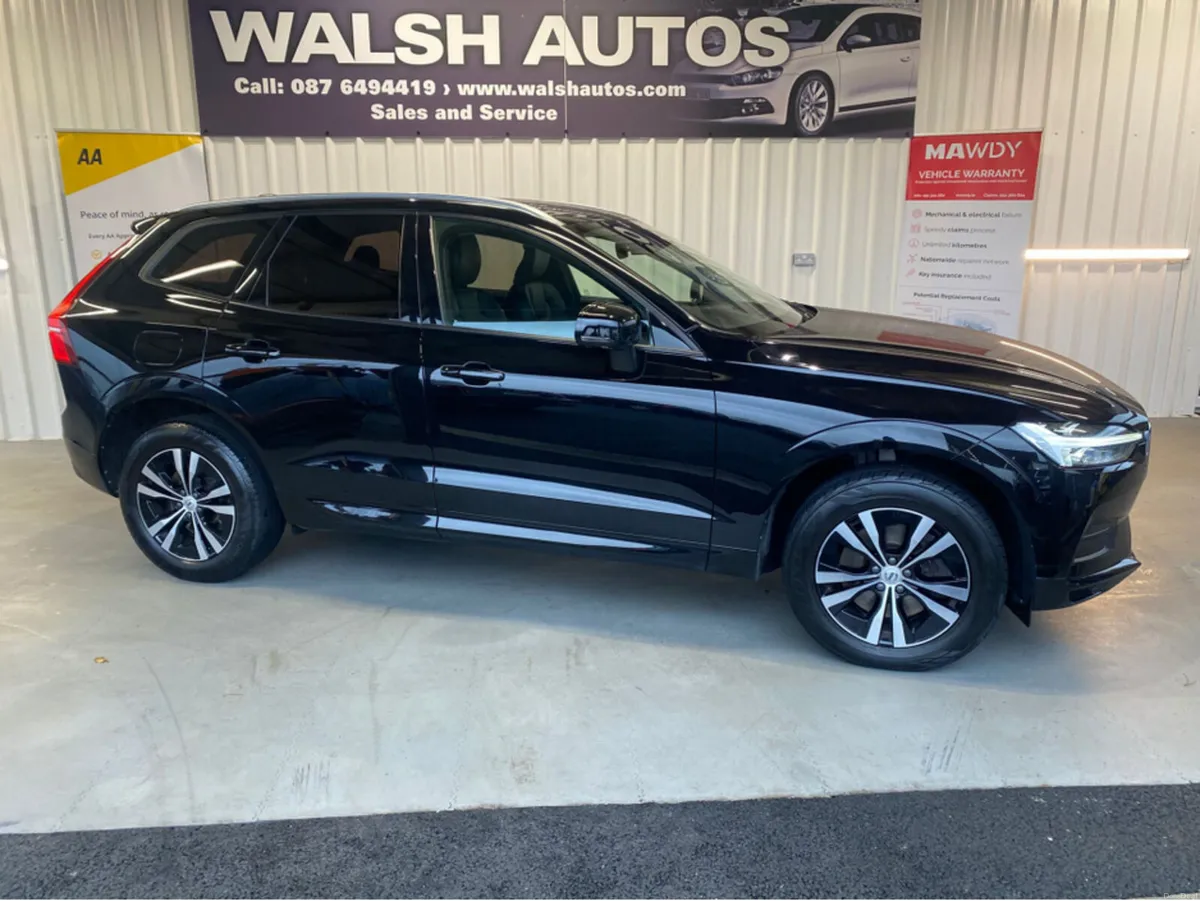 Volvo XC60 B4 MOMENTUM 5DR AUTO - Image 3