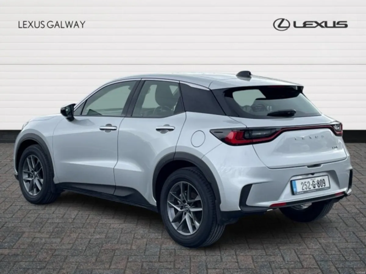 Lexus LBX 1.5h URBAN Hybrid SUV // Remote Central - Image 2