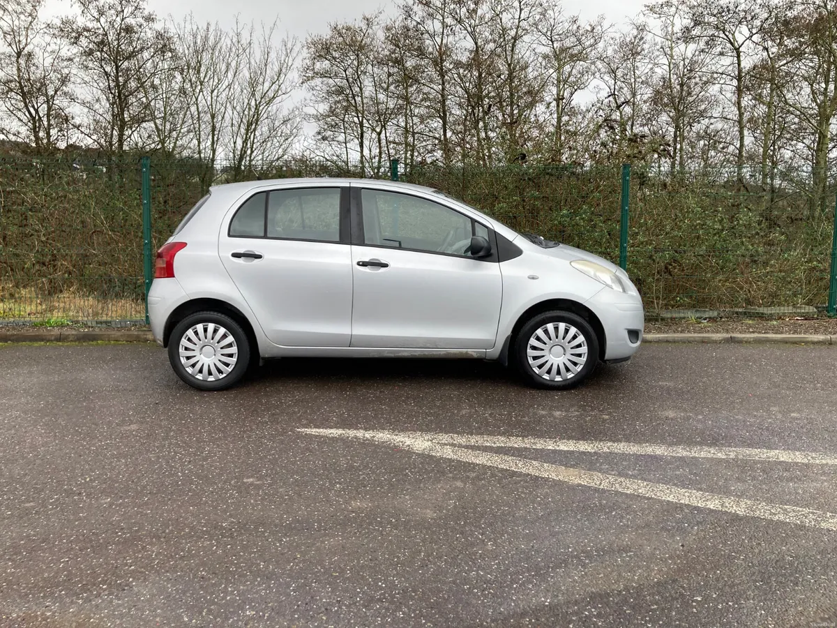 2010 Toyota Yaris 1.0 Petrol - Image 2