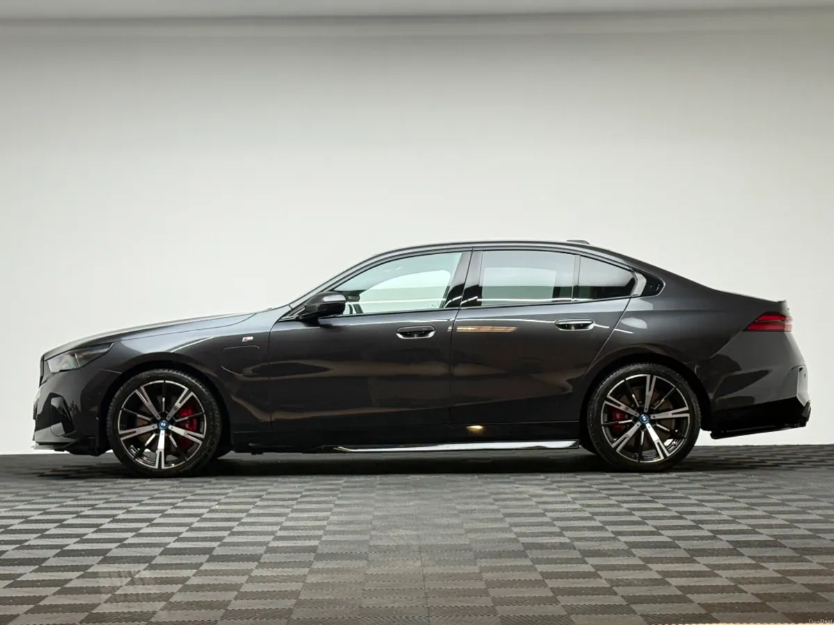 BMW 5-Series 550E M SPORT PRO XDRIVE - Image 4