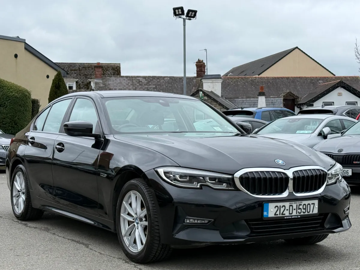 BMW 3-Series 330E PHEV SE AUTO *1 OWNER & LOW KMS* - Image 3